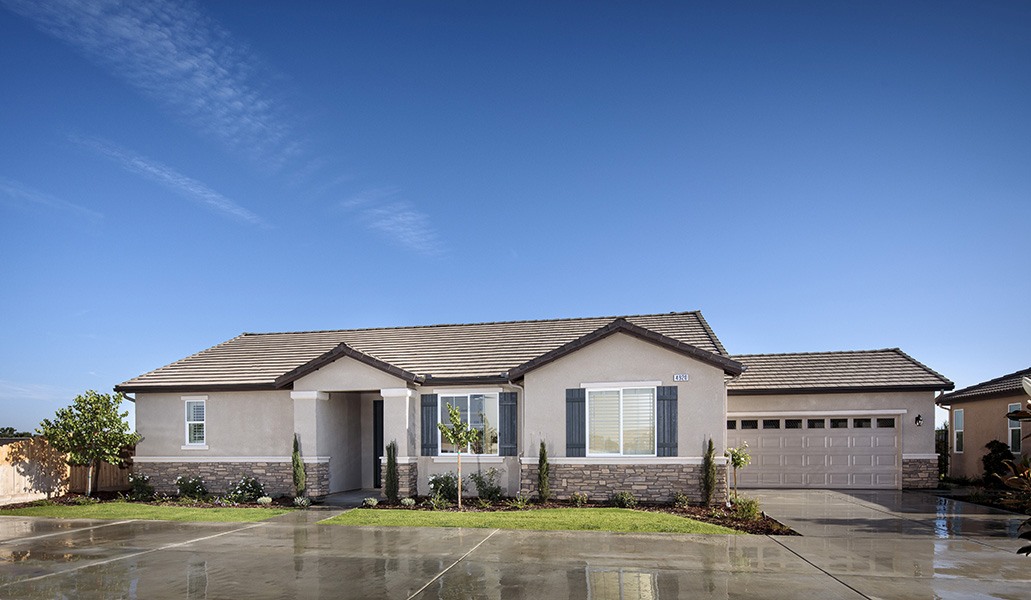 New home development of Ashton Woods by San Joaquin Valley Homes in Central Valley of California.