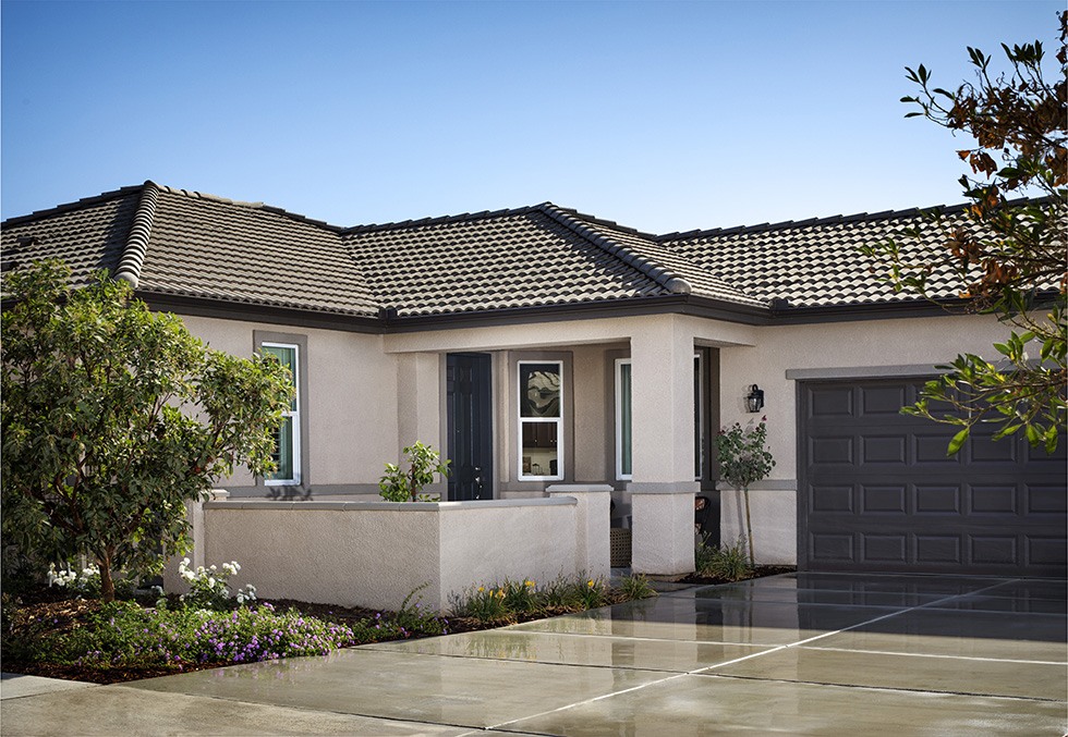 New home development of Ashton Woods by San Joaquin Valley Homes in Central Valley of California.