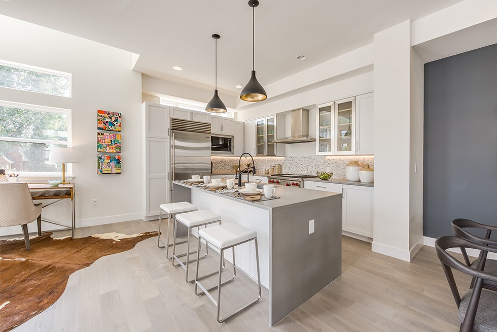 perry-row-at-sloans_02